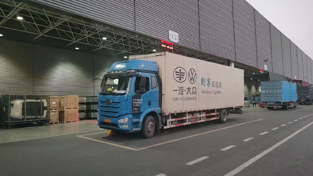 深化汽車產(chǎn)業(yè)鏈服務(wù)-鑫和通物流成功簽約華眾汽車零部件整車運輸項目